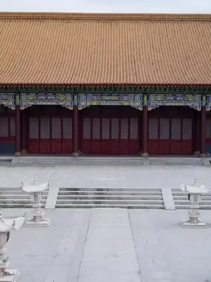 Queen Fights Back
